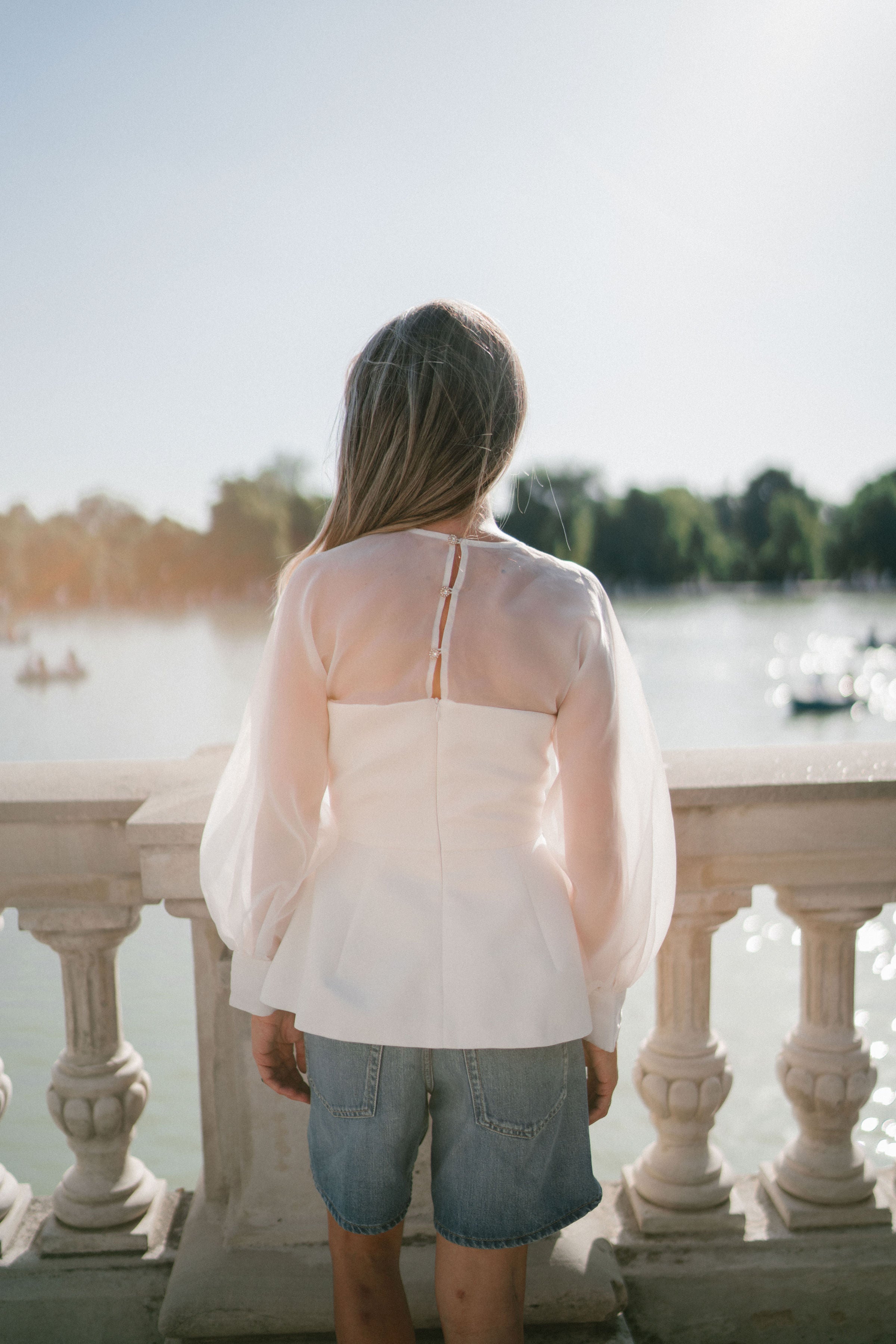 WHITE BLOUSE WITH JEWEL BUTTONS