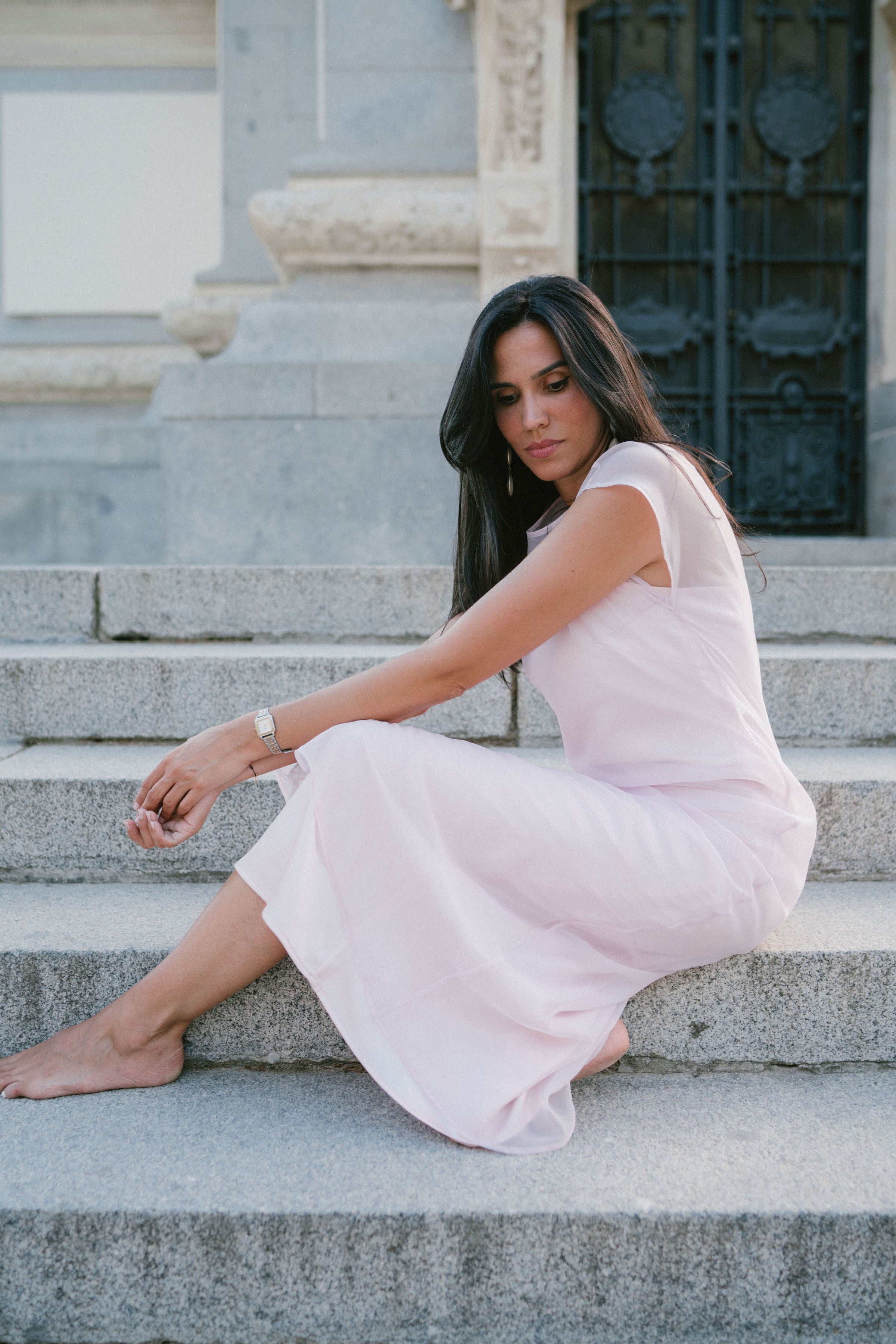 VESTIDO ROSA SATINADO CON CAPA EN ORGANZA