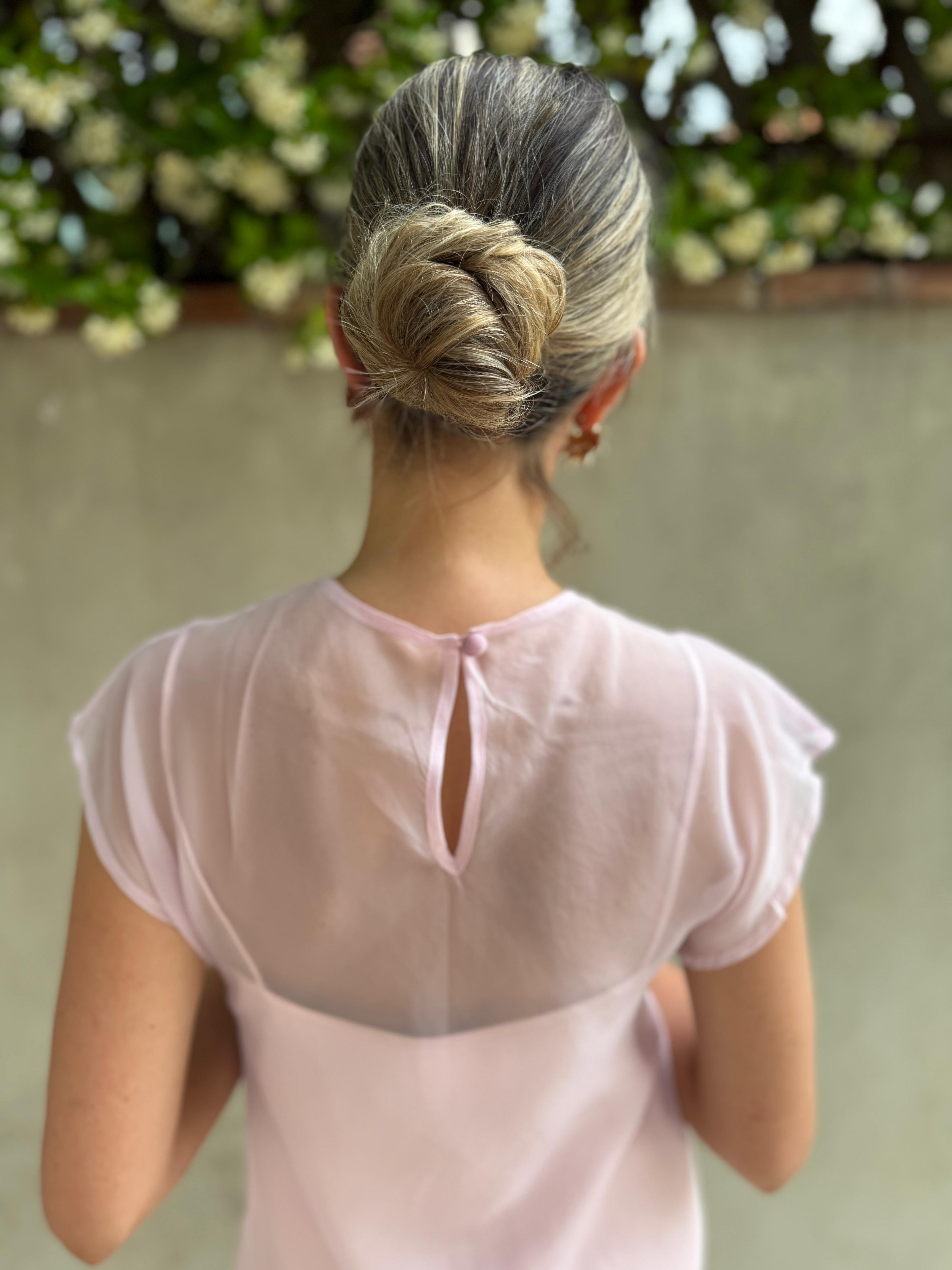 VESTIDO ROSA SATINADO CON CAPA EN ORGANZA
