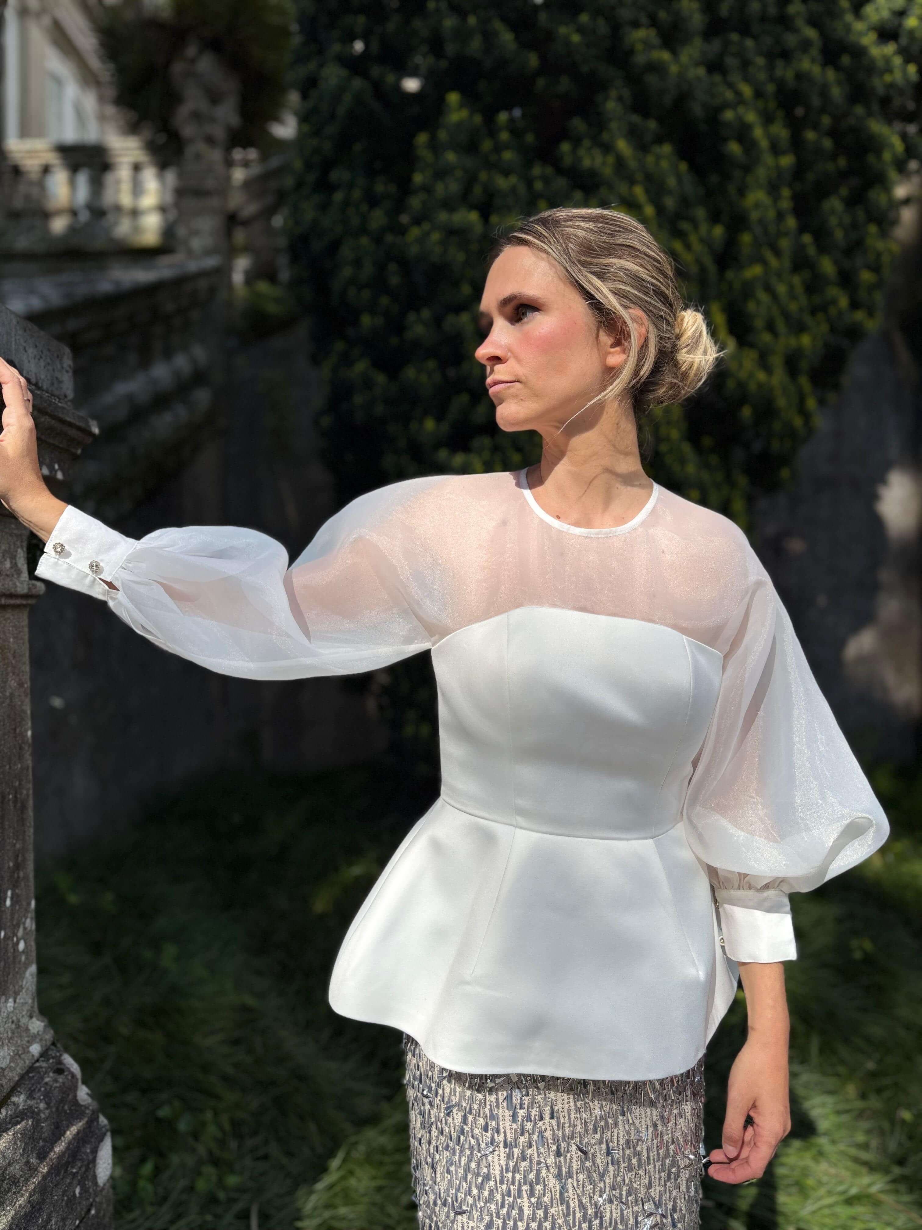 WHITE BLOUSE WITH JEWEL BUTTONS
