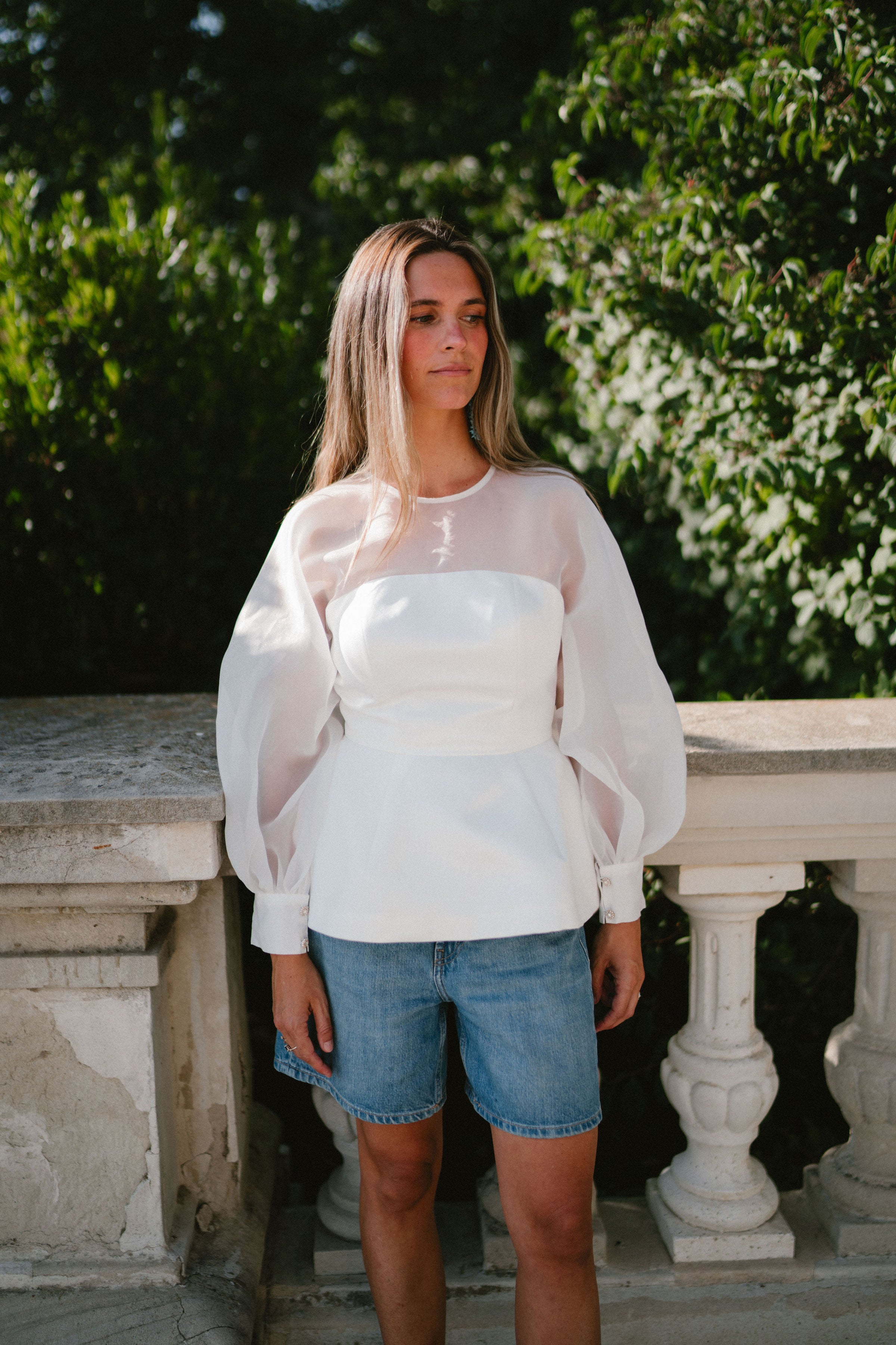 BLUSA BLANCA CON BOTONES JOYA